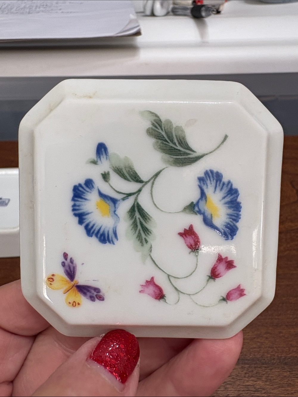 vintage Avon "Gallery Originals" Botanical Collection porcelain trinket box.